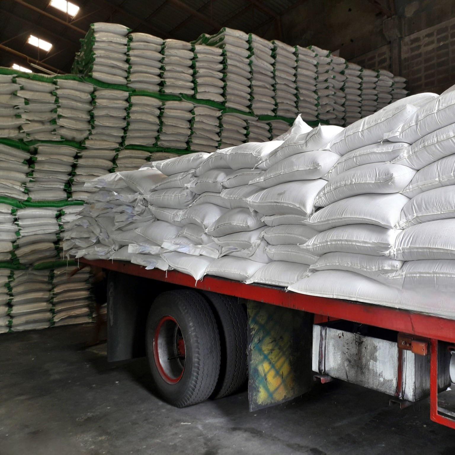 fertilizer warehouse stacking